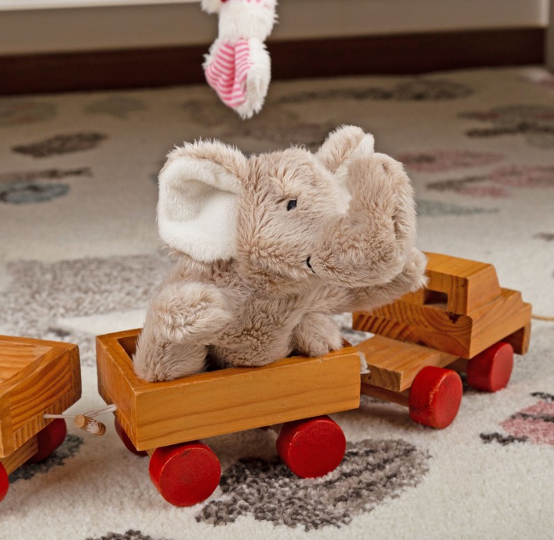 Piccolo peluche morbido a forma di elefante, adatto dai 3 mesi in su